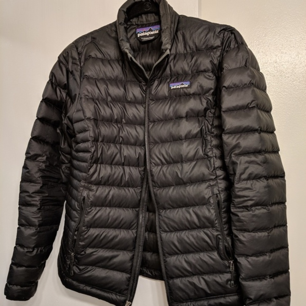 Medium Patagonia Women's Down Sweater in Black
